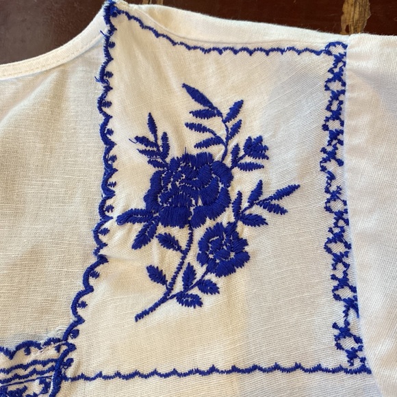 Forever 21 Embroidered Top - Picture 4 of 8